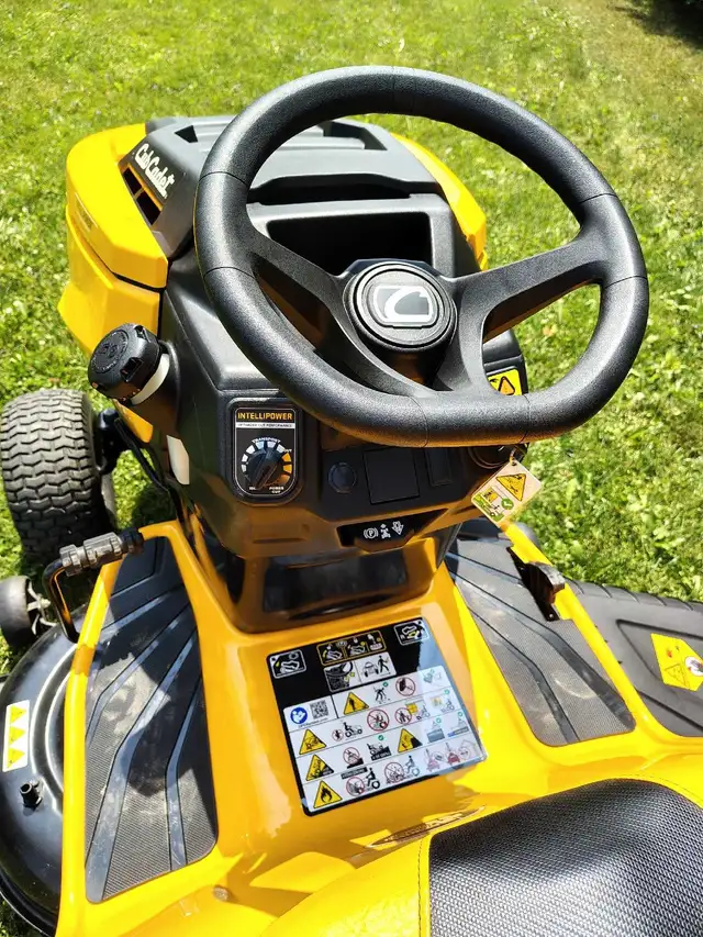 2024 Cub Cadet XT1 LT42 Lawn Tractor in Lawnmowers & Leaf Blowers in Stratford - Image 5