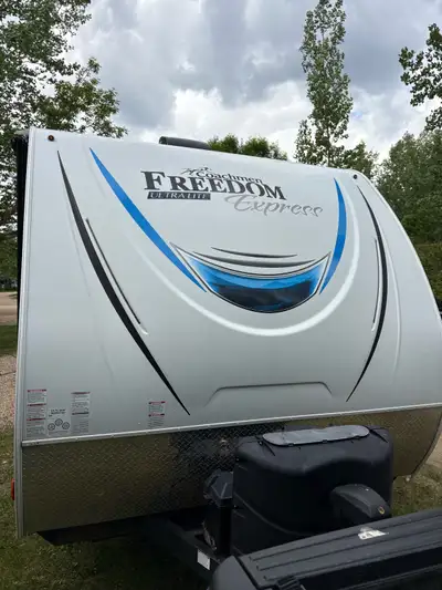 Immaculate 2019 Coachman Freedom Express 25foot cabin overall length 28 feet. It has 2x30 gallon pro...