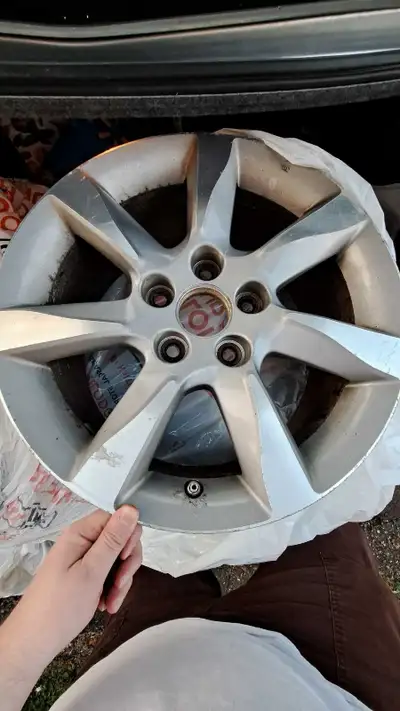 Selling a set of 4 OEM 17-inch alloy wheels from a 2009-2014 Acura TL. The wheels have some visible...