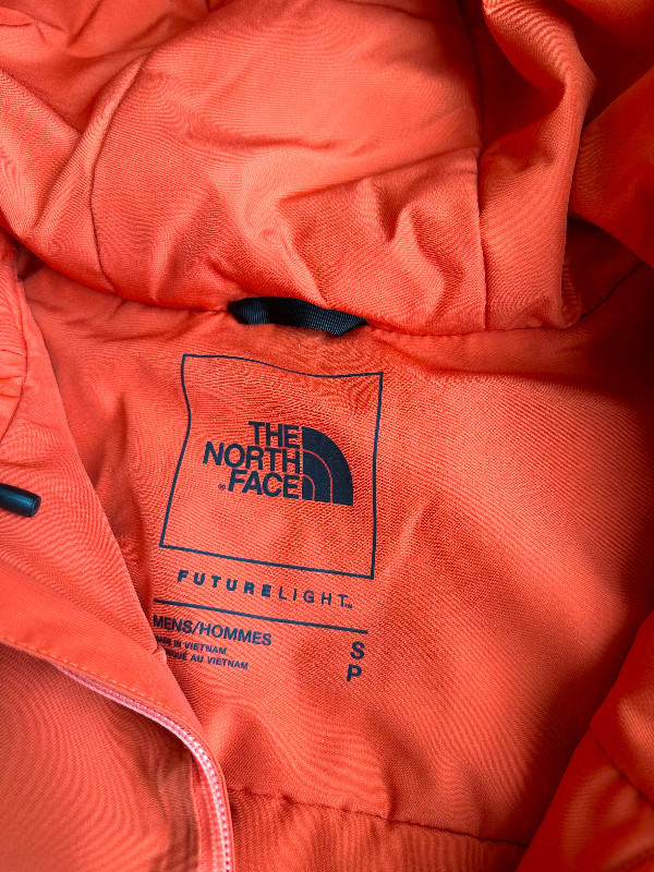 North Face Dryzzle Futurelight Insulated Jacket Men in Men's in Edmonton - Image 4