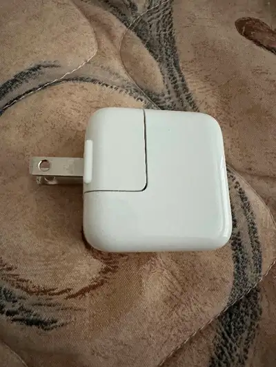 APPLE IPAD/IPHONE USB-A POWER ADAPTER MINT CONDITION
