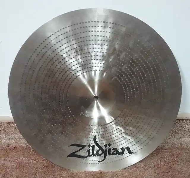 Rare Zildjian Remix cymbals. in Drums & Percussion in St. Catharines - Image 7
