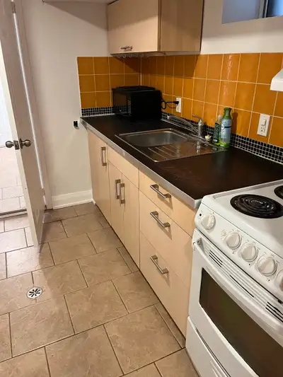 2 BEDROOMS BASEMENT APARTMENT, VERY CLOSE TO SUBWAY STN