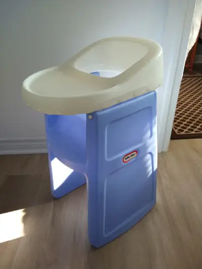 CHAISE HAUTE POUR POUPÉE LITTLE TIKES PROPRE PAS ABIMEE VILLE STE-CATHERINE