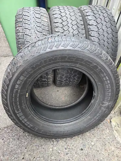 2 X Pneu a cloutés Wintercat Radial 265/70R17