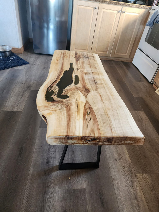 550 cottonwood epoxy coffee table  in Coffee Tables in Regina - Image 2