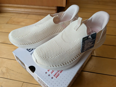 Skechers, Ladies Swift Fit, Size 7 & 9..$39.00..REDUCED, View more