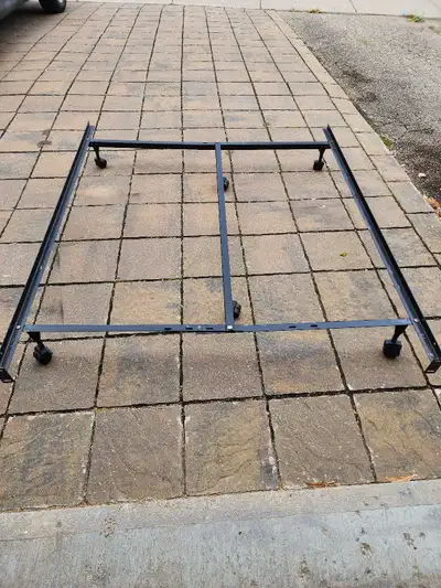Metal Bed Frame Twin (single) to Double (full) black,, used few , View more