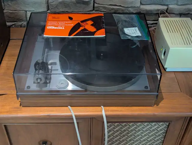 Thorens TD165 stereo turntable  in Stereo Systems & Home Theatre in Ottawa - Image 7