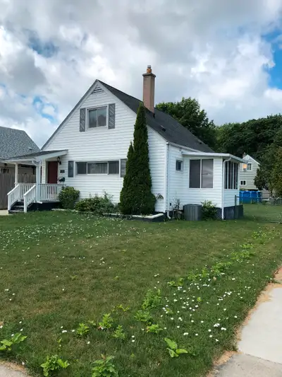 House For Rent in Sarnia 4 Befrooms