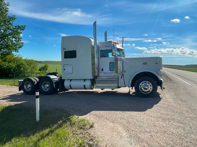 2018 Peterbilt 389 in Heavy Trucks in Calgary - Image 4