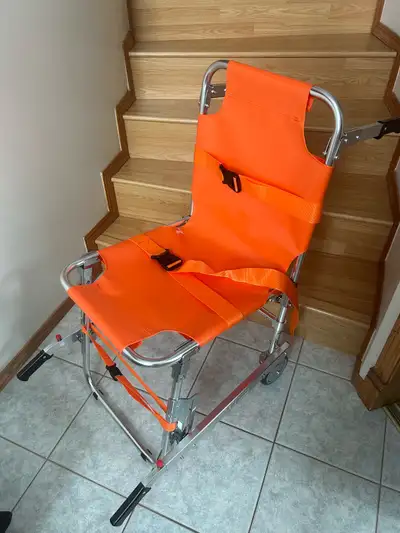 Selling a brand new VEVOR Stair Chair, 350 lbs Load Capacity, Foldable Aluminum Stair Climbing Wheel...