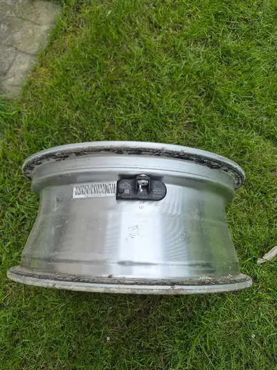 I'VE 4 USED MITSUBISHI ORIGINAL MAGS 16X6.5" 5/114.3 HUB 67.1 AND TPMS VALVES FOR $250. PLEASE CALL...