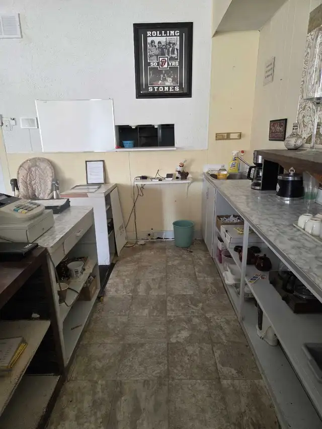 Restaurant & home for Sale in Commercial & Office Space for Sale in Saskatoon - Image 3