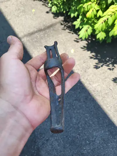 ANTIQUE HORSE DRAWN BUGGY CARRIAGE CAST IRON WHIP HOLDER MOUNT BRACKET