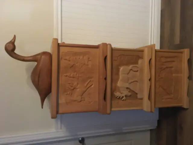 coffre en bois pin avec sculpture en bois in Home Décor & Accents in Edmundston - Image 5