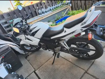 Great bike for starter and learner. Super low KM Some small scratches from being used. Work great. N...