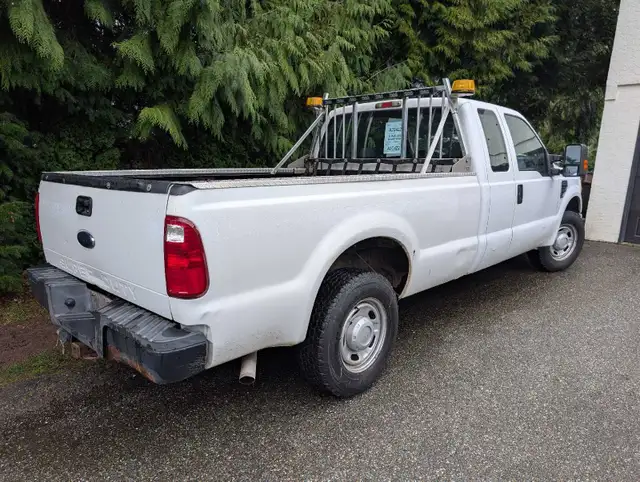 2010 Ford F-250 Super Duty – Low KM – Reliable Work Truck in Cars & Trucks in Mission - Image 6
