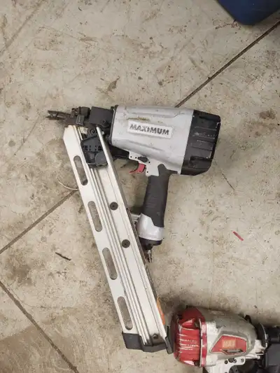 This Maximum framing nailer is a reliable tool for your construction needs. It's in used condition,...