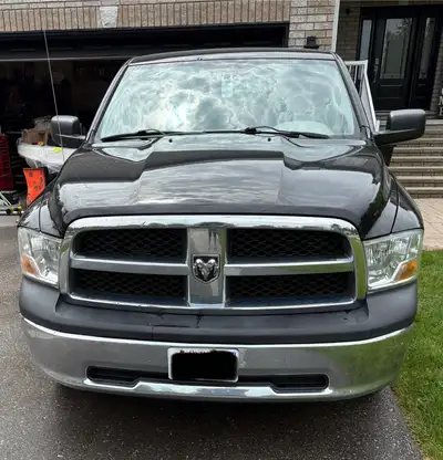 2012 Ram 1500 crew cab. 4x4, 5.7 Hemi 198335 kms. Remote start. 2 fobs. AC blows cold. Tonneau cover...