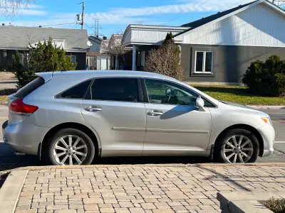 Toyota Venza 2009 à vendre. Véhicule fiable, roule bien et est utilisé régulièrement. Se vend avec 2...