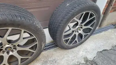 275/45R20 on Universal Rims For SUV'S or PICK-UP trucks. Infinity Lexus Toyota Ford Mazda I'm sellin...
