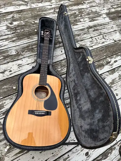 Yamaha FG-402 Guitar with case, 81231121 year 1998, View more