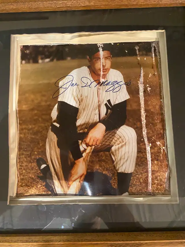 Vintage Joe DiMaggio Autographed Photo Display63347539975043121