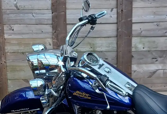 07 Road King Classic in Touring in City of Toronto - Image 2