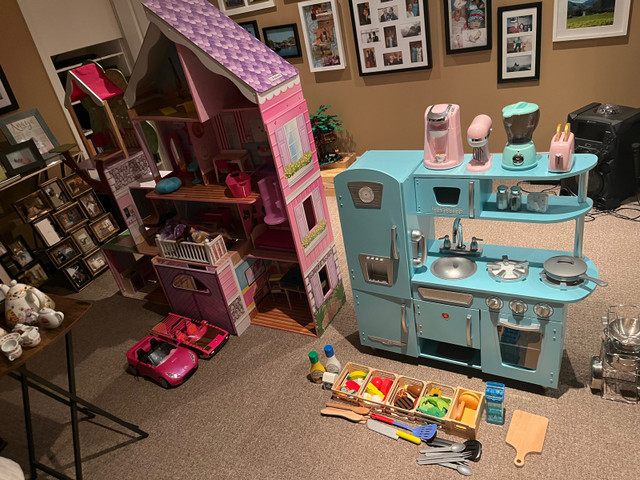 Barbie House kitchen set etc in Toys & Games in Windsor Region