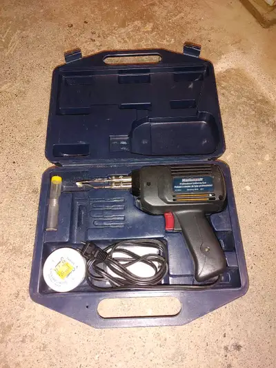 150/230 watt (2) temperature settings. Soldering gun, paste, with case.