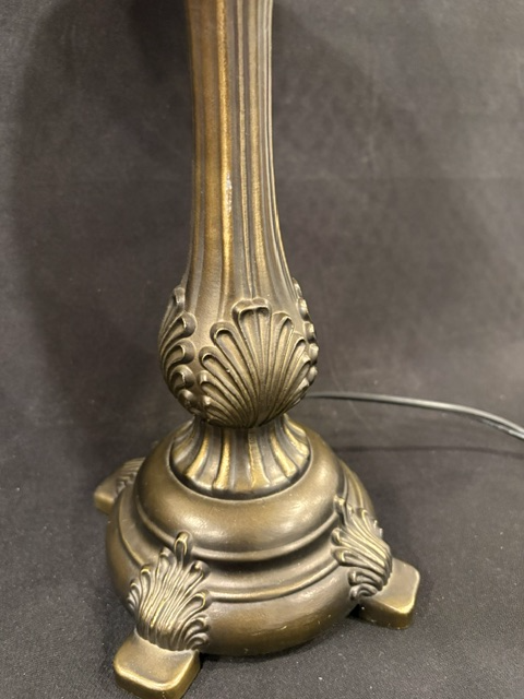 Tiffany Lamp - Toronto Maple Leafs in Arts & Collectibles in Calgary - Image 6
