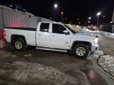 2014 gmc Sierra sle for sale. 6'6" box double cab. 5.3l 6 speed transmission 4x4. Factory trailer br...