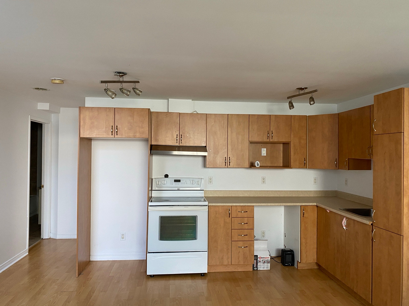 3 1/2 à louer sous-sol maison — photo 1
