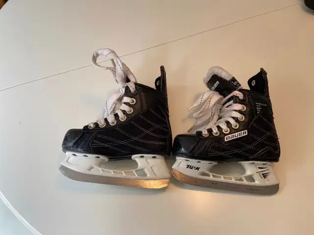 Kids Ice Hockey Skates size 9 size 10 in Skates & Blades in Guelph - Image 4