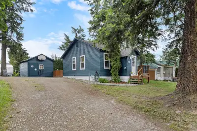 Attention first-time buyers, downsizers, and investors! This charming, bright & open 2-bedroom, 1-ba...