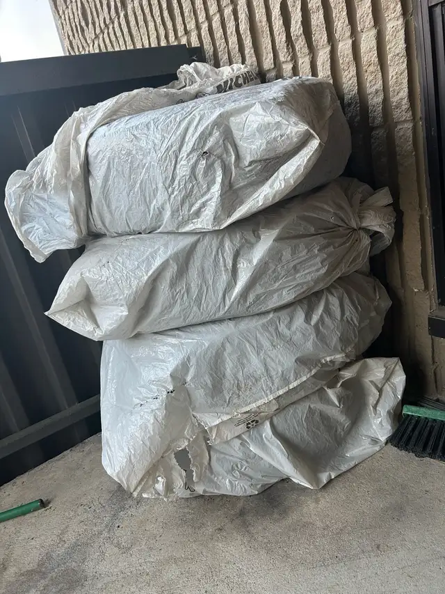 4 Winter tires with rim 205/60R16 $200 or OBO in Tires & Rims in Ottawa - Image 4