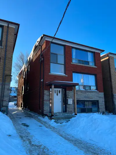 The Apartment 3rd-floor unit in a quiet 3-storey building (no one above) 3 bedrooms / 1 bathroom | ~...