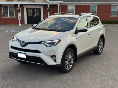 Single-owner 2018 Toyota RAV4 Hybrid Limited with just 100,500 km. This model features a heated stee...