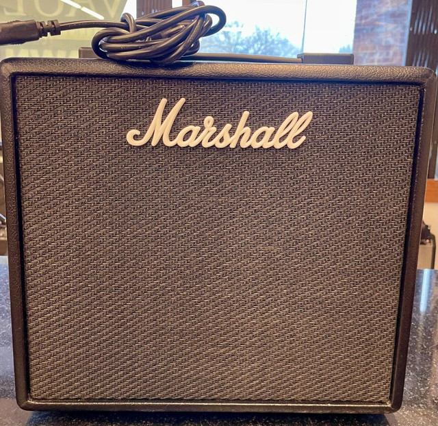 Gently Used Marshall Code 25-Watt Modeling Guitar Amplifier dans Amplificateurs et pédales  à Lanaudière