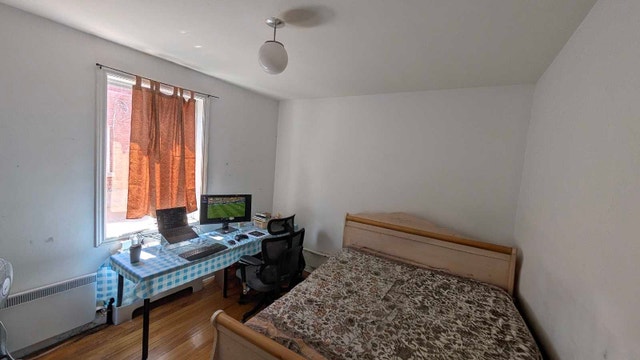 Spacious Bedroom in Côté des neiges — photo 1