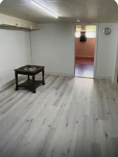 Basement bedroom available for 1 or 2 vegetarian girls for rent. Location Avondale and close to Bram...