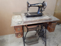 Antique Singer model 27 sewing machine