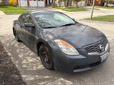 Selling a 2008 Nissan Altima 2.5S, Automatic mechanically runs perfect, starts up right away and A/C...