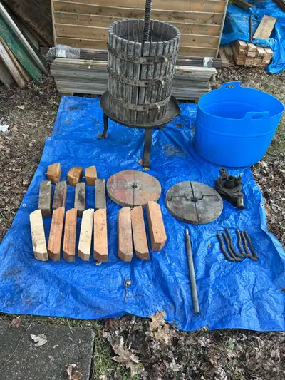 Heavy duty grapes press