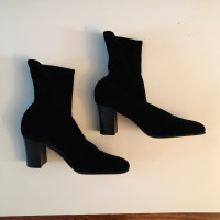 WOMEN’S VELVET MATERIAL BOOT- SIZE 9 1/2 B - ( NEW )