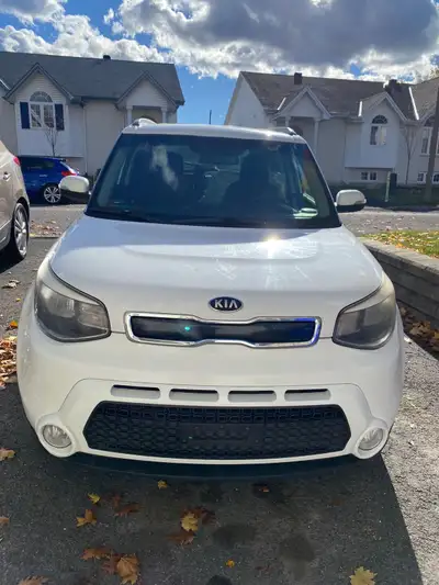 Kia Soul 2014, très confortable à conduire et super économique. L'auto est en exellente condition Mé...