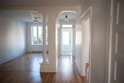 Ahuntsic - grand 5 1/2 avec cour + stationnement + garage
