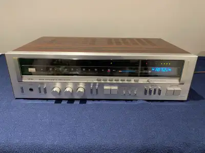 Voici un récepteur stéréo numérique à synthèse numérique SANSUI 5900Z AM-FM fabriqué Japon 1980-81,...