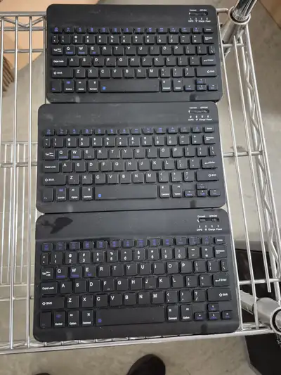 Plusieurs claviers Bluetooth compacts, View more